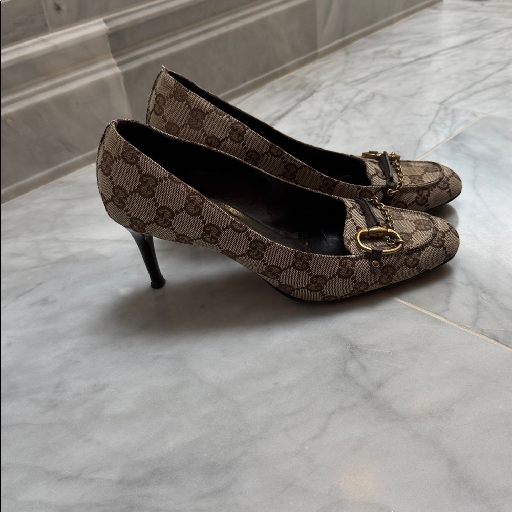 Gucci Beige Monogram Loafers with Gold Accent - Picture 3 of 7
